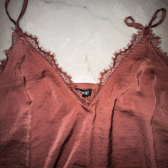 Express lace trimmed cami - Picture 2 of 3